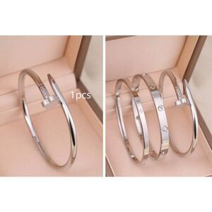 Clover Nail Bracelet